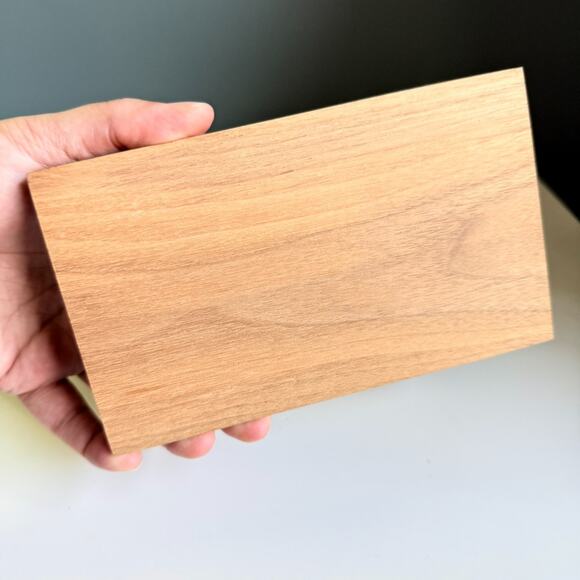 Hummel‎ Goebel Collectors Club Wood Display Stand "Smiling Through" T34 - Picture 3 of 4